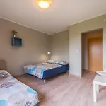 Cozy In With Swimming Pool Apartman