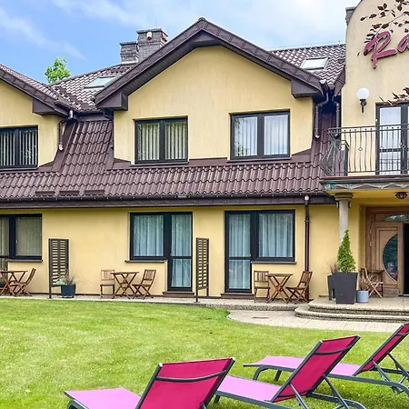 Apartman Cozy In With Swimming Pool Rowy