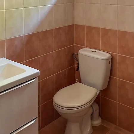 1 Bedroom Lovely Apartment In Rowy *
